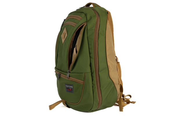The Guide's Edition Synik 30 in Saguaro 420 Parapack shot in profile with the Coyote 420 Parpack interior visible.